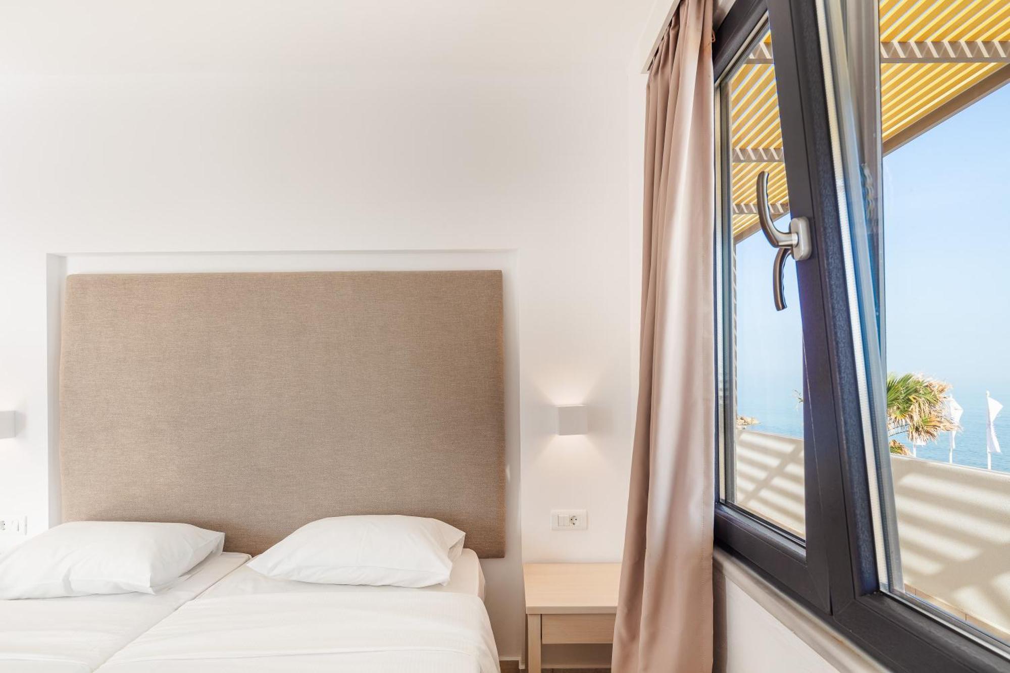 Golden Bay Boutique Hotel & Bungalows Kokkini Hani Bilik gambar